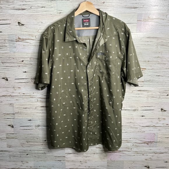 Wrangler Other - Wrangler Mens Short Sleeve  Button Down Shirt Camping Tent Decal Green XL